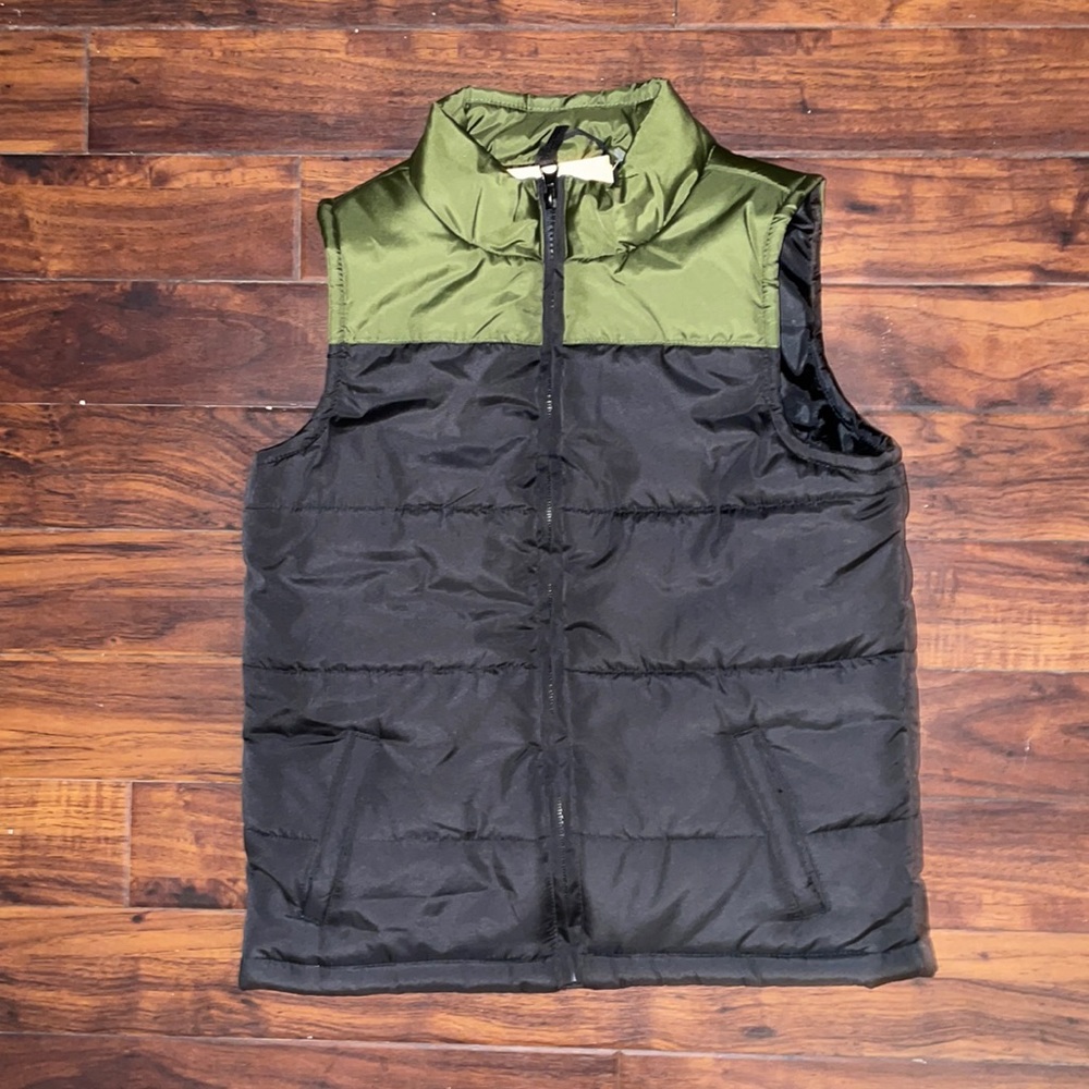 NWT Snow Zone Puffer Vest ⭐️⭐️